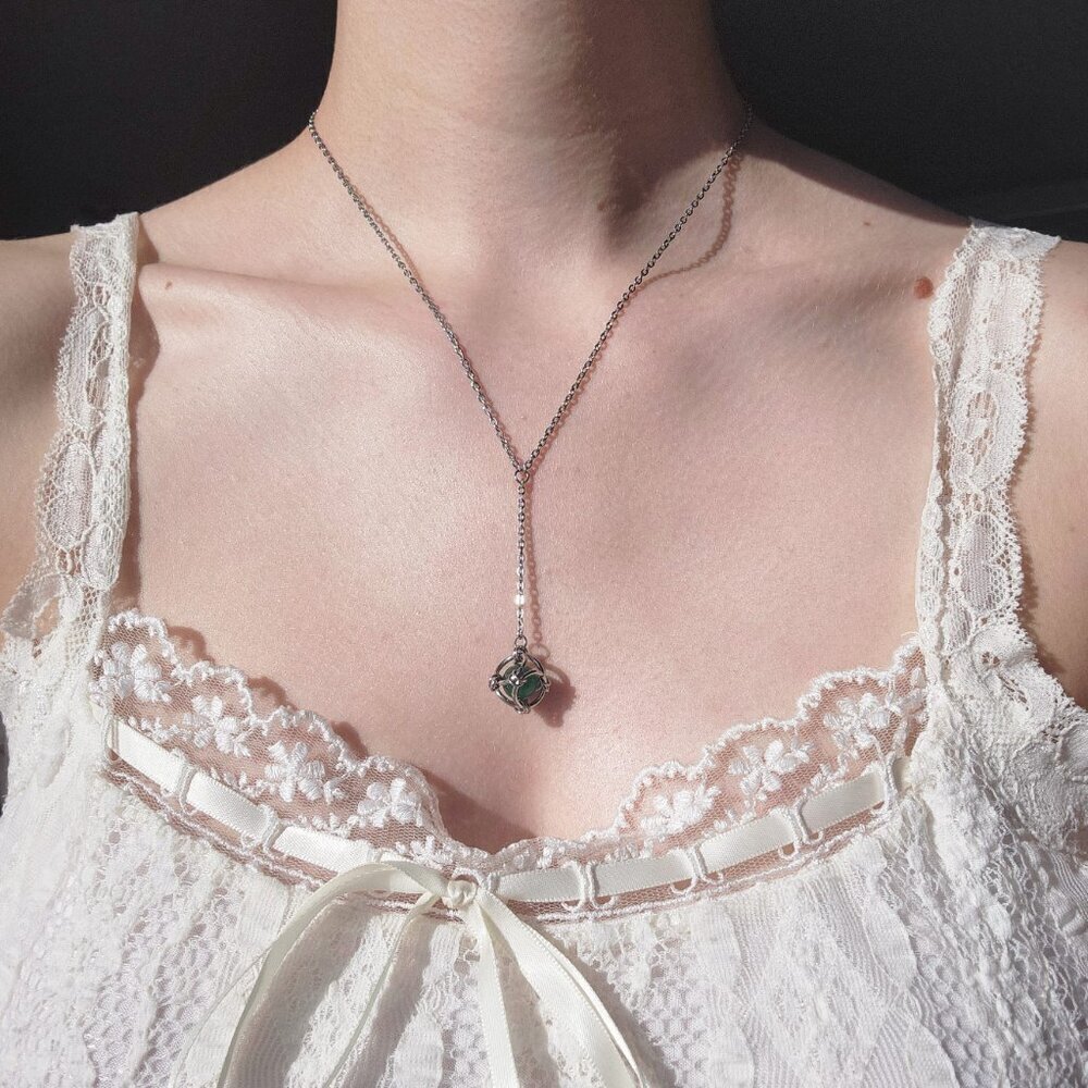 Green aventurine pearl drop on a antique style silver rosary necklace - Picture 7 of 10